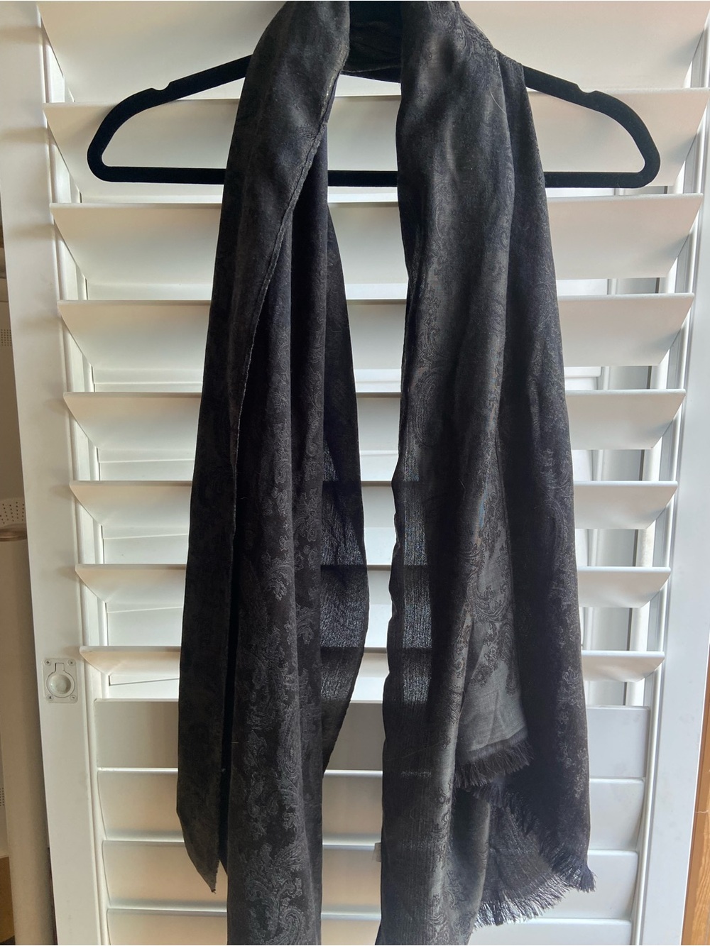 Elegant Black Paisley-Patterned Women's Scarf